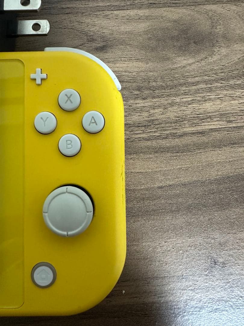 Nintendo Switch Lite イエロー（充電器・ホリ製スタンド付き）