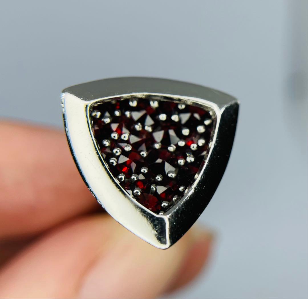 三角形デザイン カフリンクス パイロープガーネット シルバー仕上げ