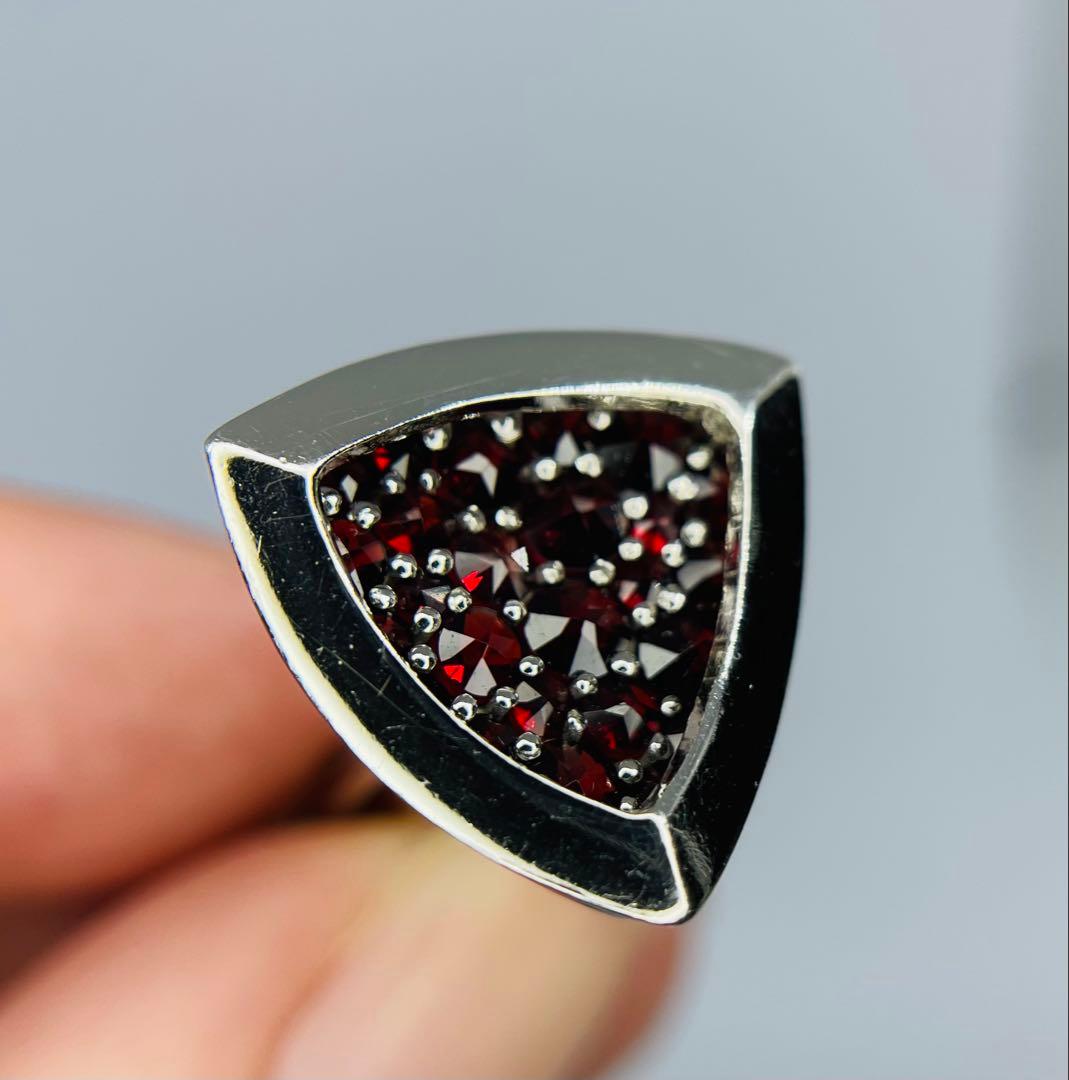 三角形デザイン カフリンクス パイロープガーネット シルバー仕上げ