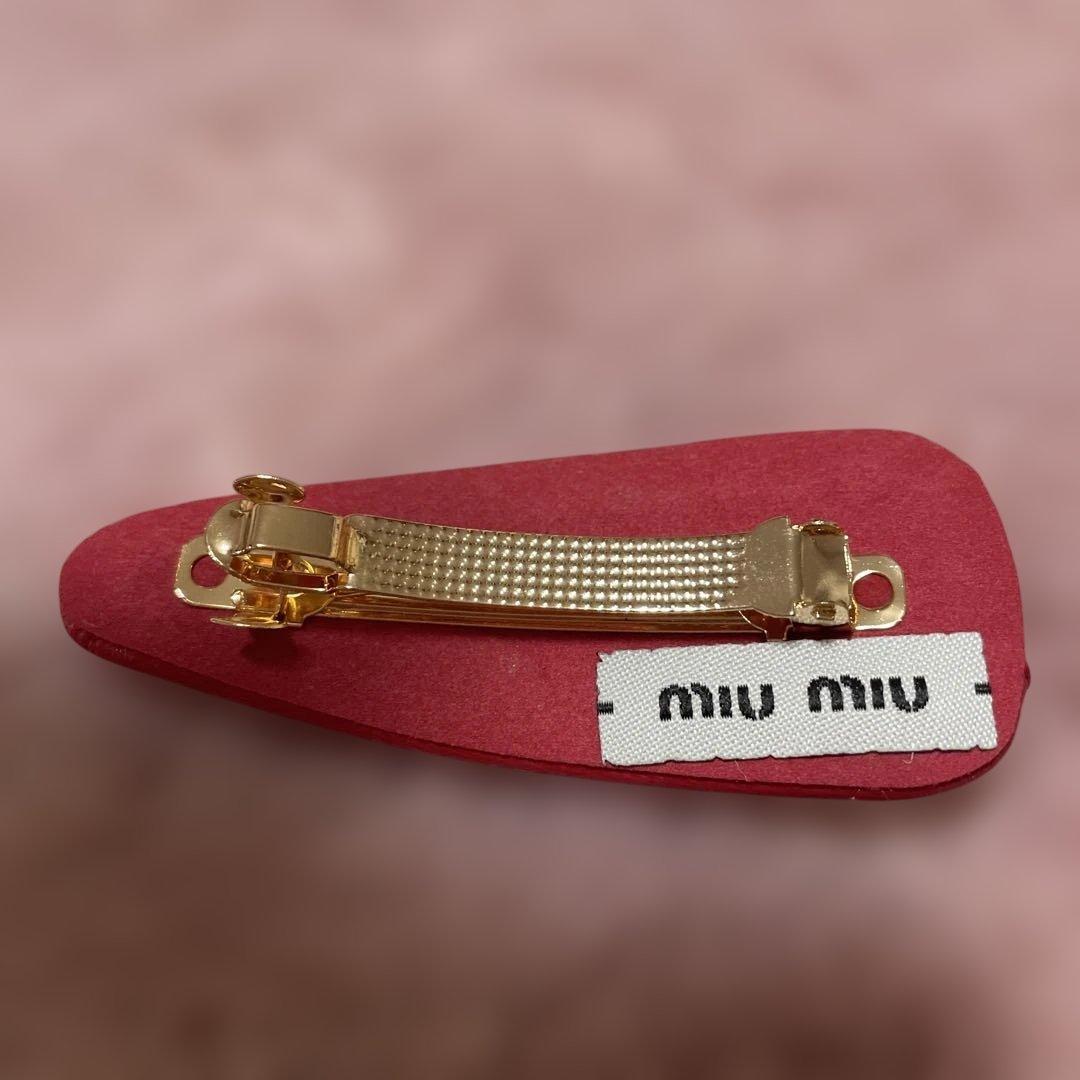 n*a様 美品　miu miu パテントレザー ヘアクリップ レッド