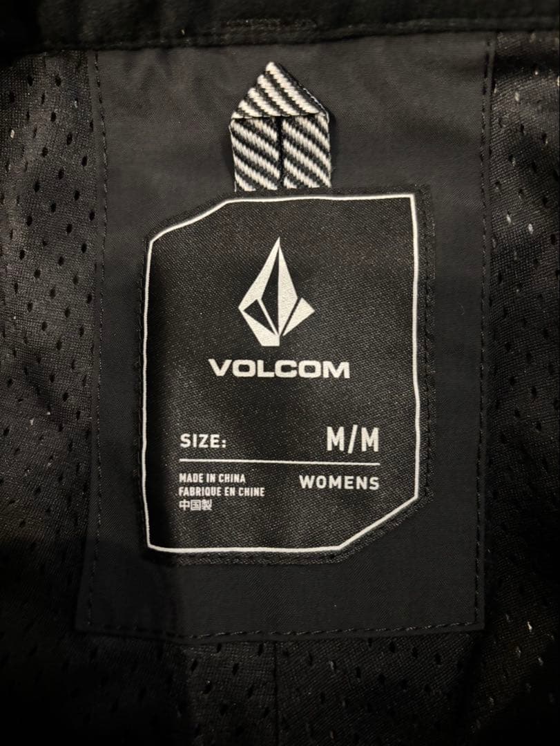 【新古品/アウトレット】 VOLCOM 女性用 ブラック フレアパンツ M/M