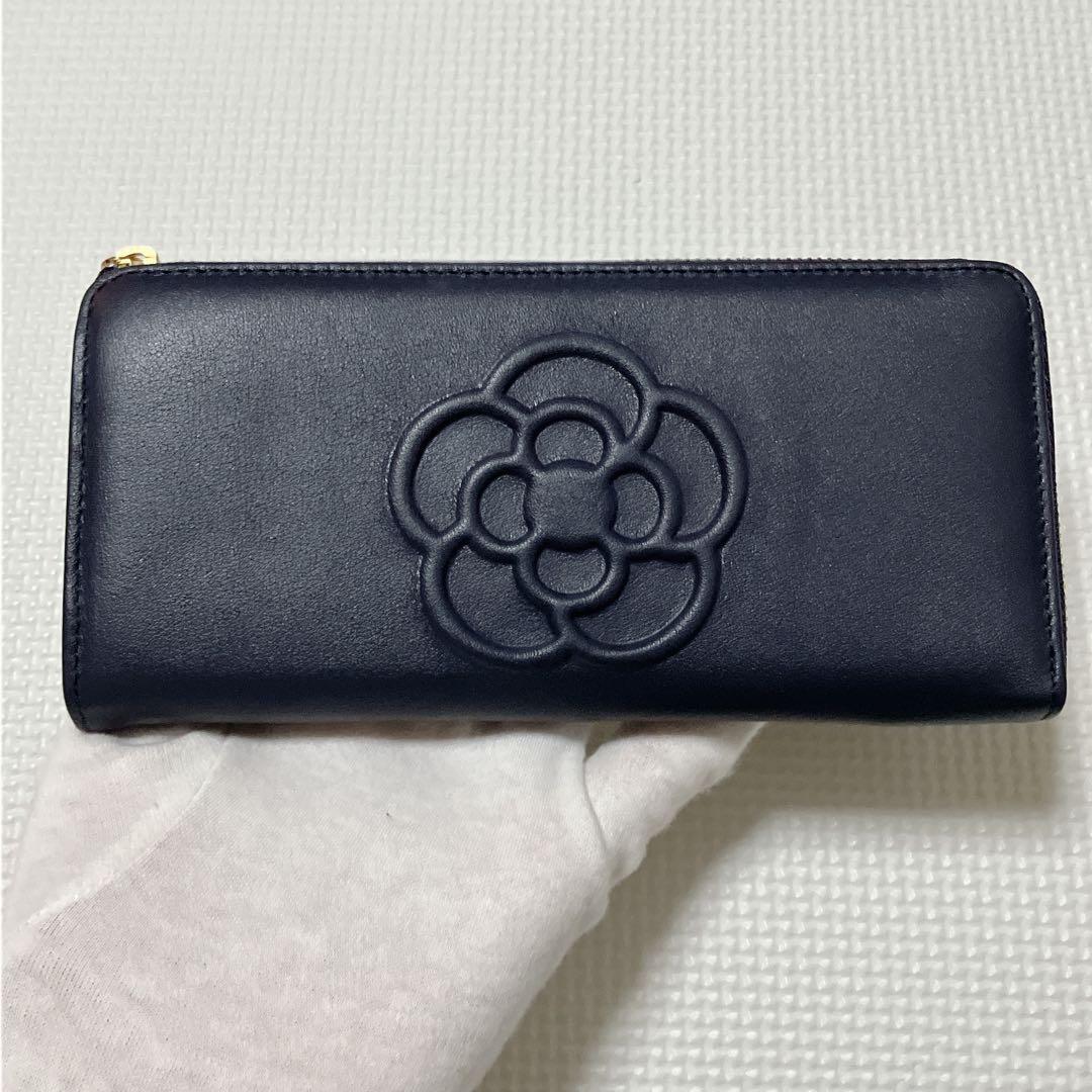 ・未使用　クレイサスCLATHASレザー長財布　ネイビー　紺　カメリア　チャーム