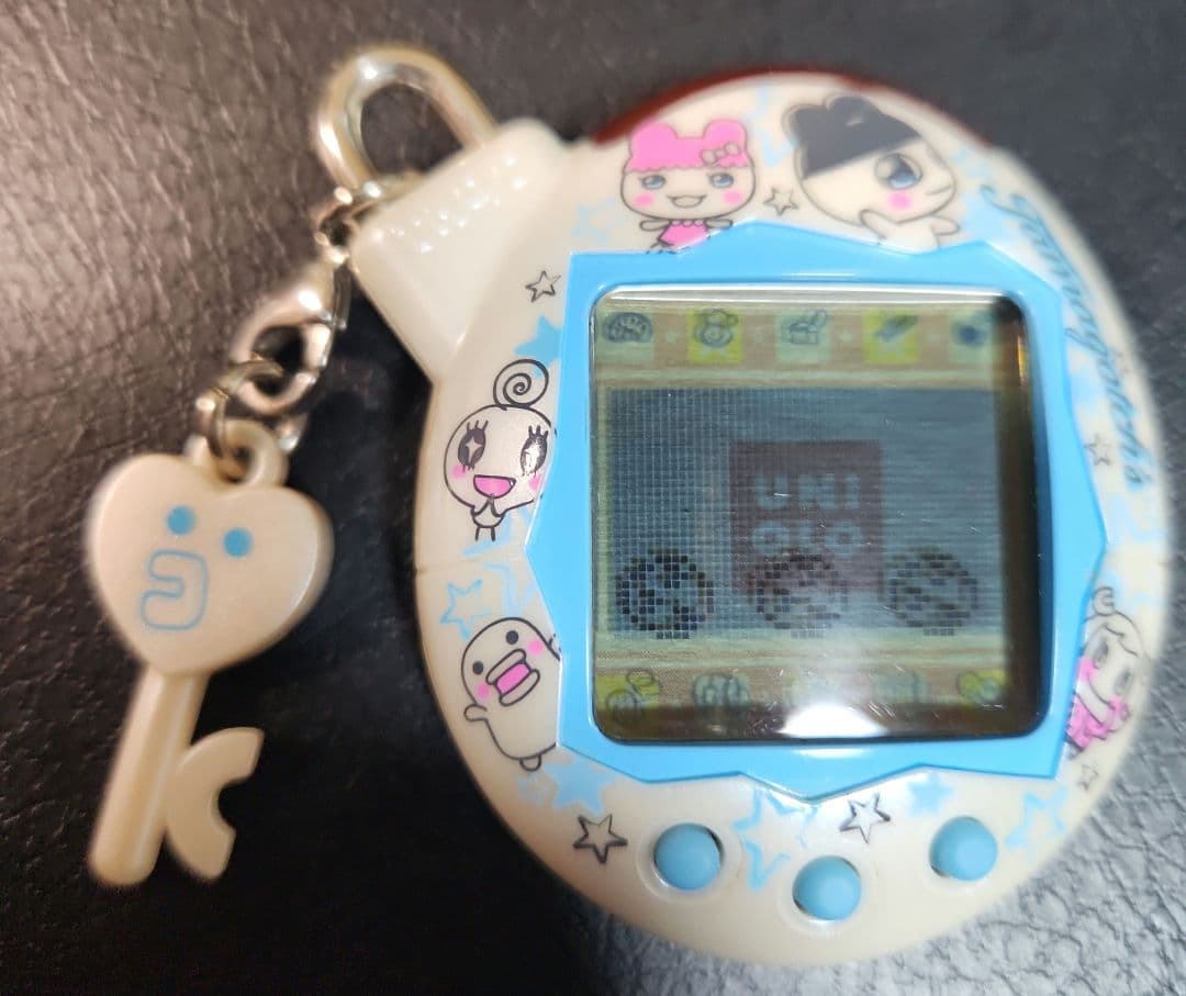 いぇー! ふぁみりーイロイロ! たまごっち プラス　ふぁみたまユニクロ Ver