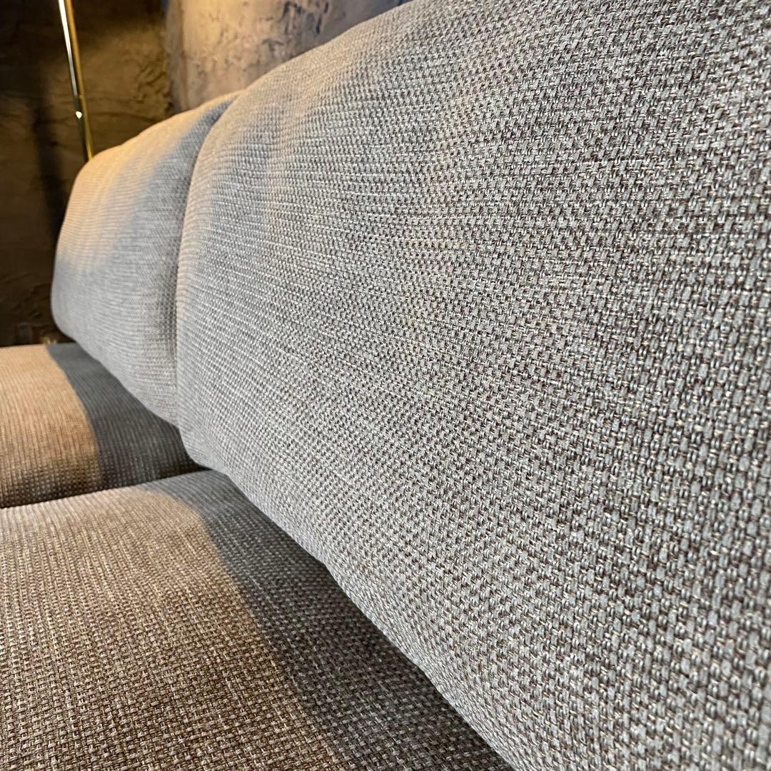 首都圏送無料〜　10万 ゆったり座れるアームレスソファ　３シーター　ベージュ