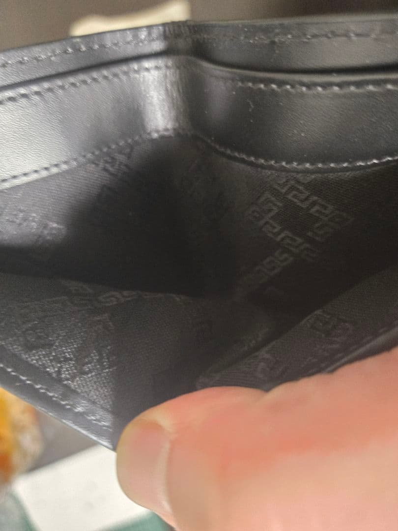 VERSACE ステッカー柄 二つ折り財布