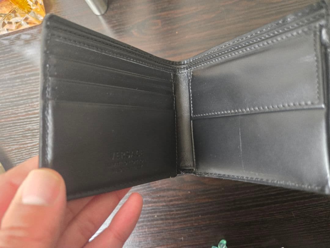 VERSACE ステッカー柄 二つ折り財布