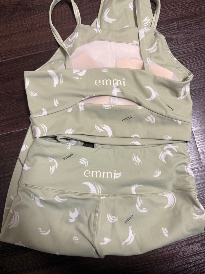 emmi yoga MOON柄ブラトップレギンスセット　Sサイズ　ライム
