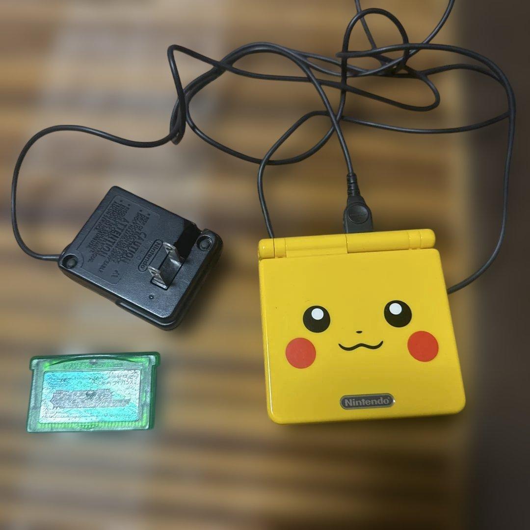 ゲームボーイアドバンスspピカチュウデザイン、ポケモンエメラルドソフトセット