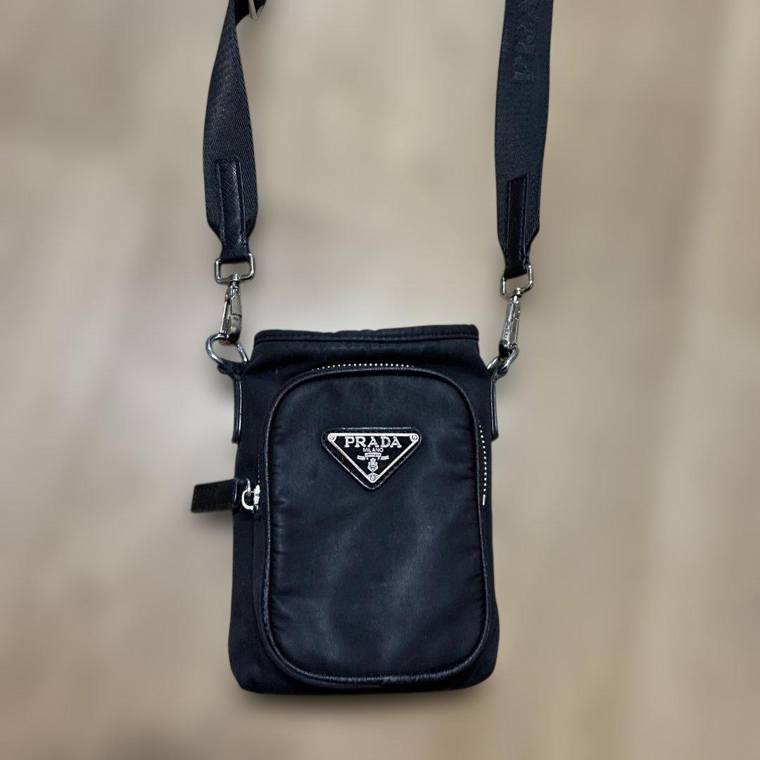 並行輸入品　プラダ　ショルダーバッグ