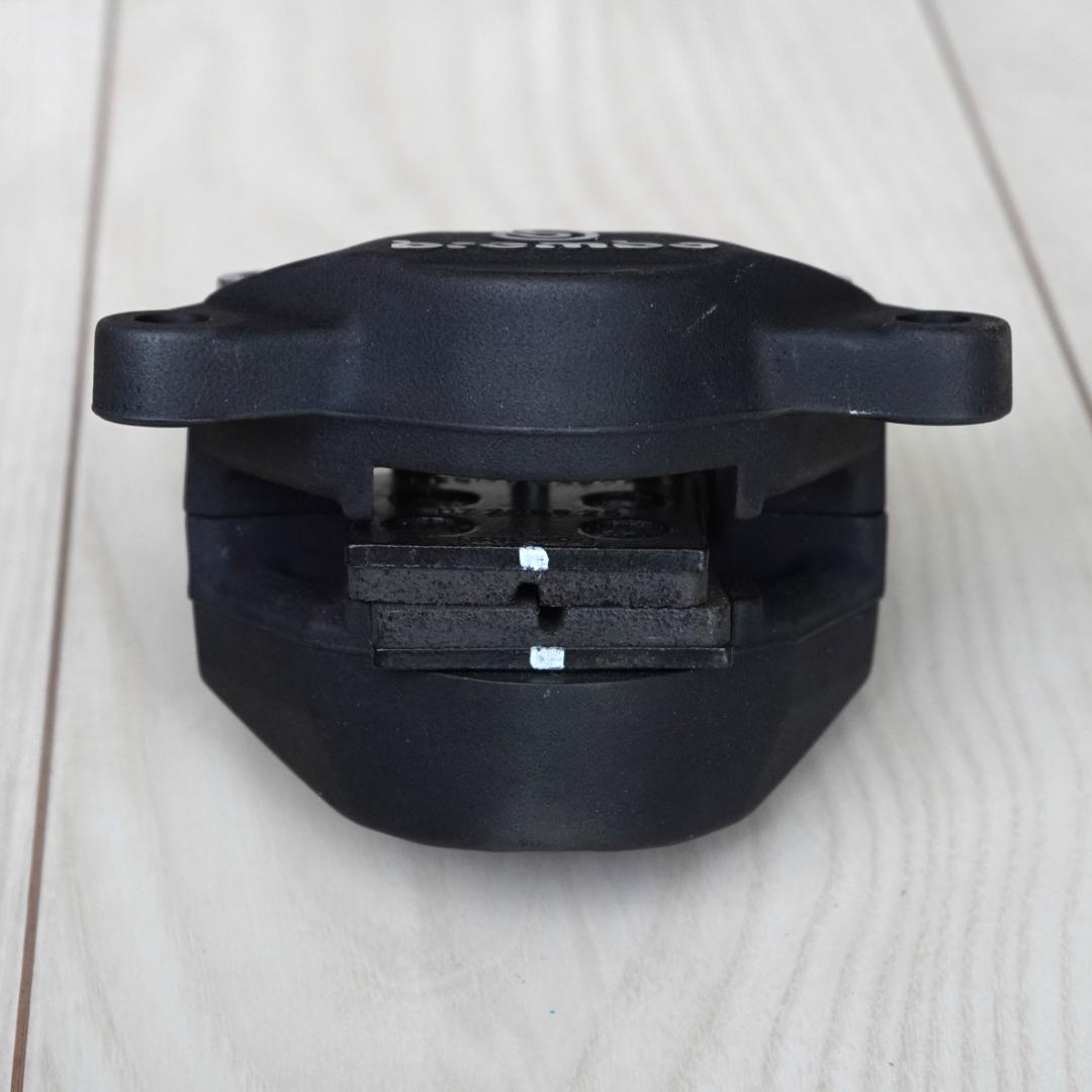 ブレンボ 2ピストンキャリパー リア用 黒2POT鋳造タイプ20.5161.51