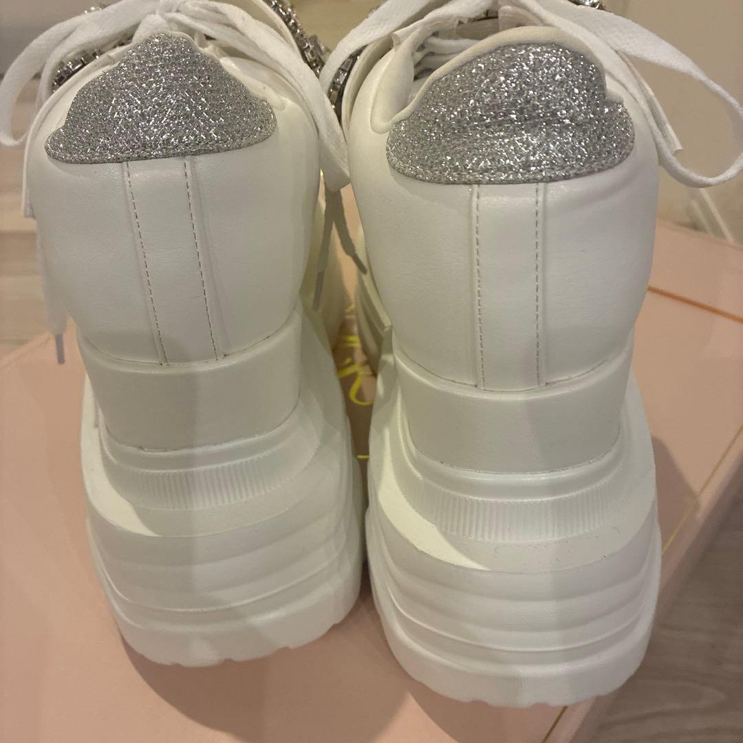 ミシェルマカロン ボリュームソールビジューベルトスニーカー　白