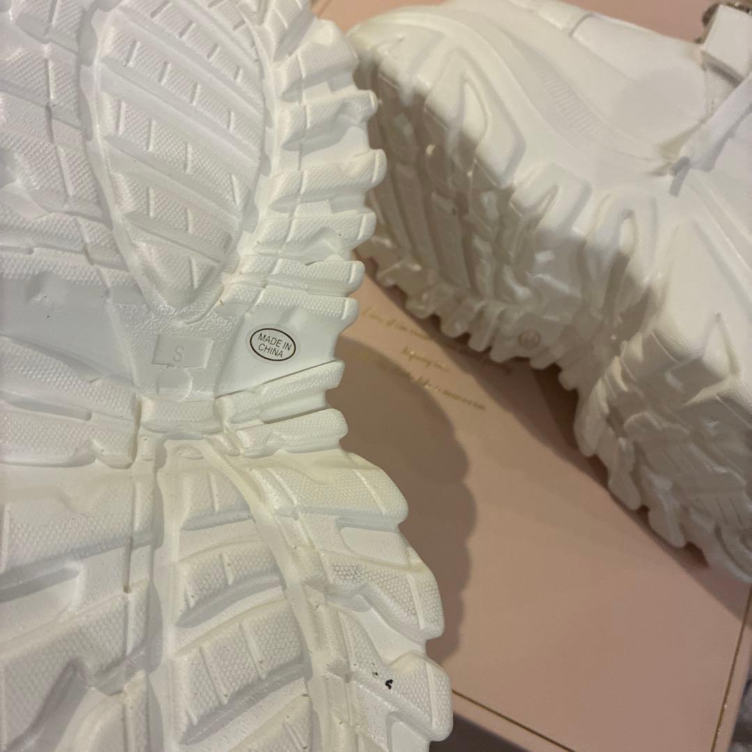 ミシェルマカロン ボリュームソールビジューベルトスニーカー　白