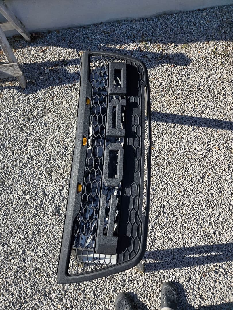 フォード　エクスプローラー　ラプターグリル