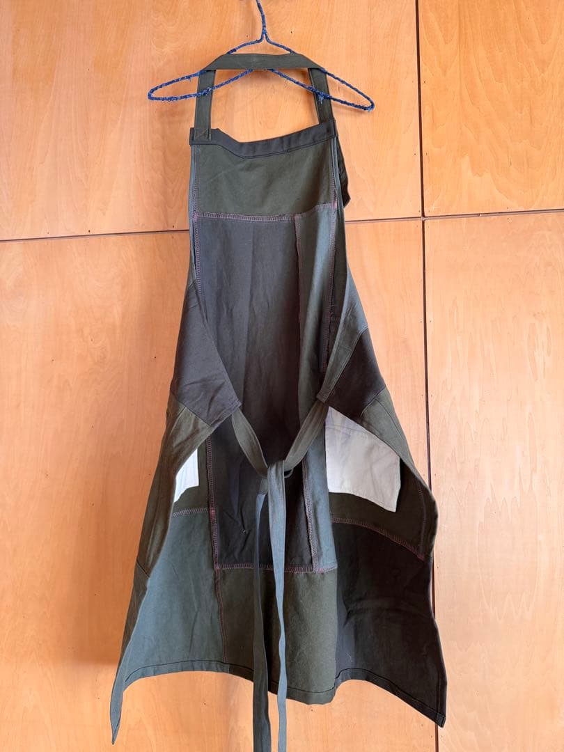 SAYOCAFE「暮らしを楽しむシリーズ」パッチワークエプロン(カーキ)