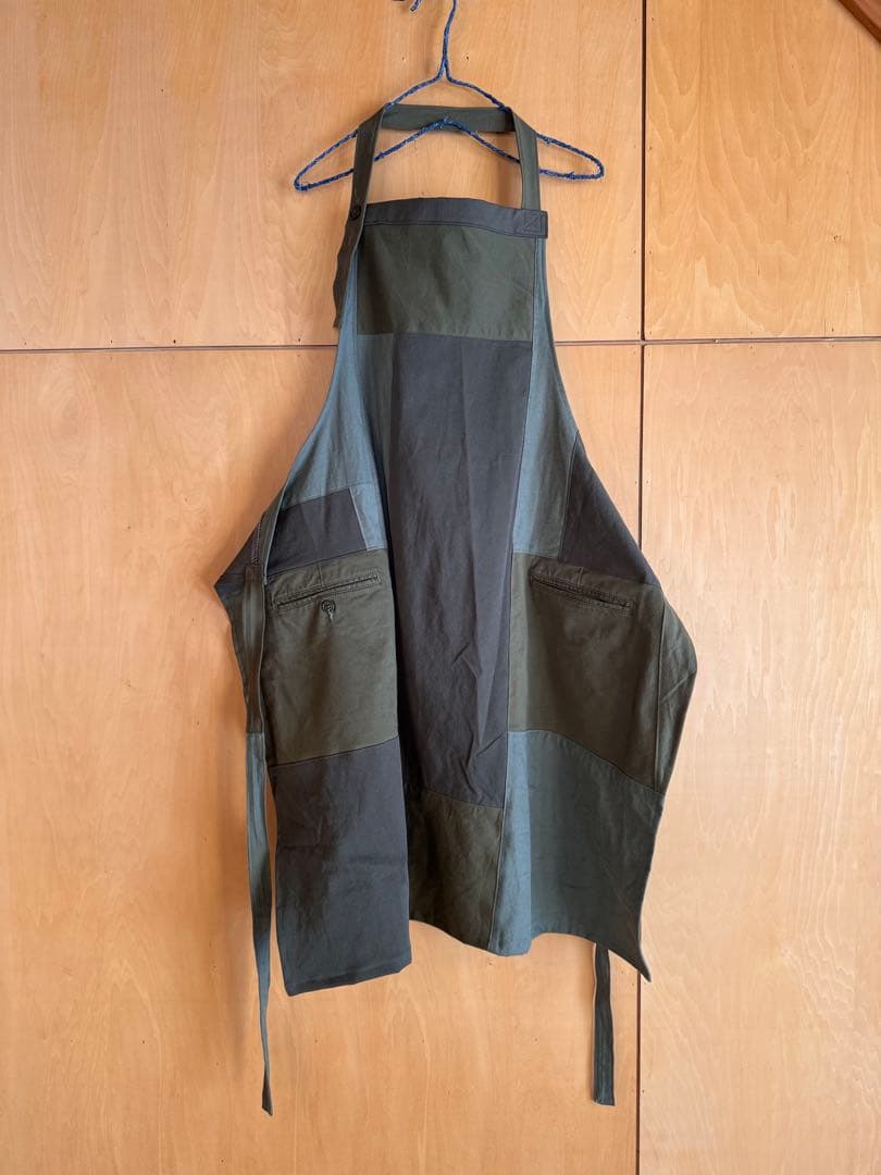 SAYOCAFE「暮らしを楽しむシリーズ」パッチワークエプロン(カーキ)