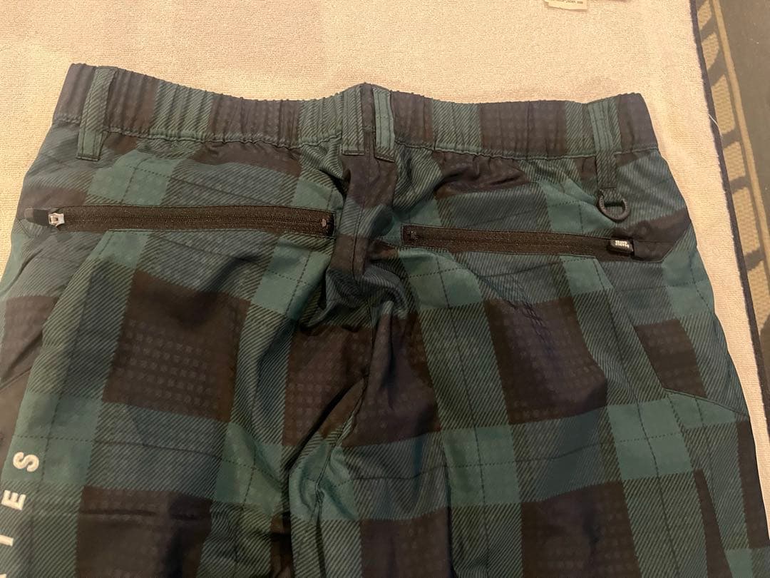 パーリーゲイツ　防風グリーン・ブラック チェックパンツ　サイズ4