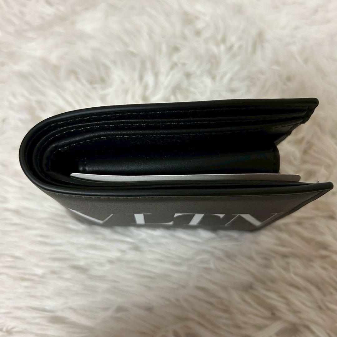 未使用級✨VALENTINO ヴァレンティノ 二つ折財布 ブラック