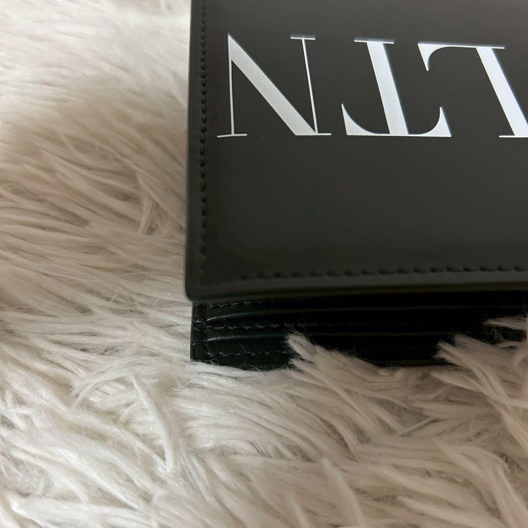 未使用級✨VALENTINO ヴァレンティノ 二つ折財布 ブラック
