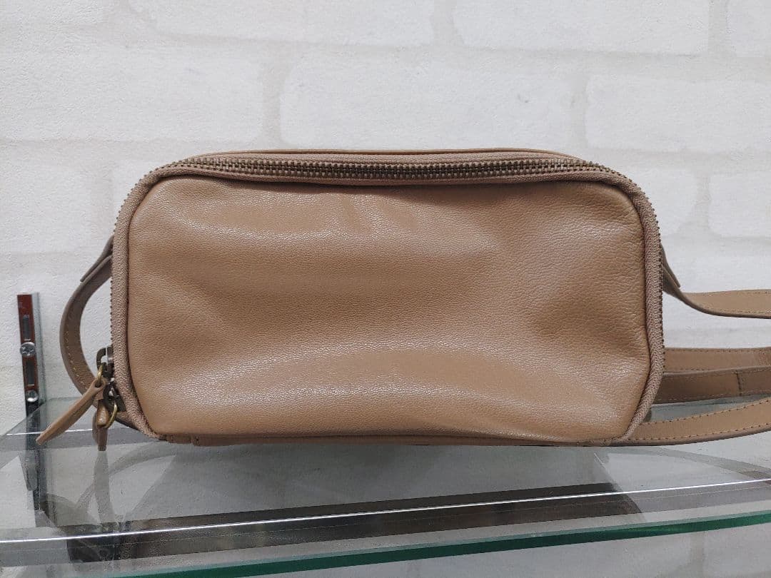 Dakota スクエア型　お財布ポシェット　アミューズ　オーク　ショルダーバッグ