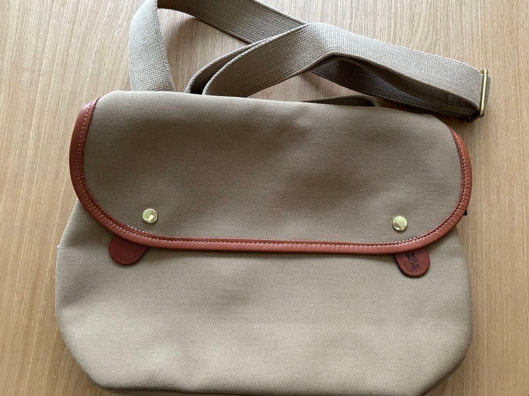 ベージュ キャンバス メッセンジャーバッグ