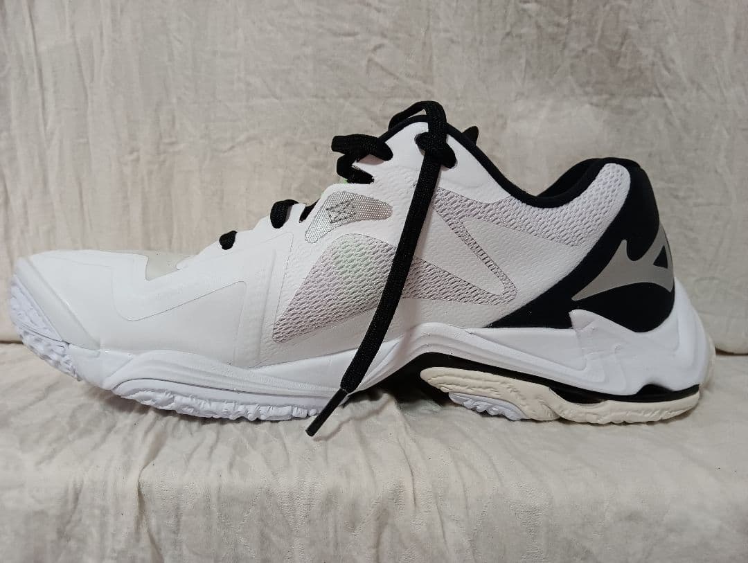 ミズノバレーボールシューズ ウェーブライトニング Z8 WIDE 26.5センチ