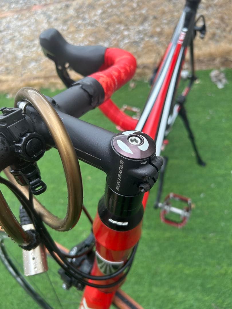 2.1 Trek Red/Black ロードバイク 中古