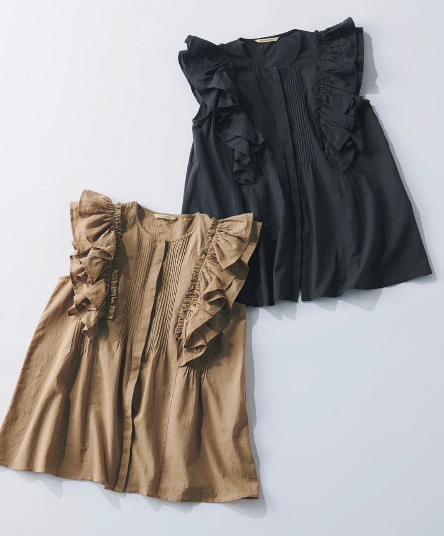 フリル付きノースリーブチュニック（ベージュ）
