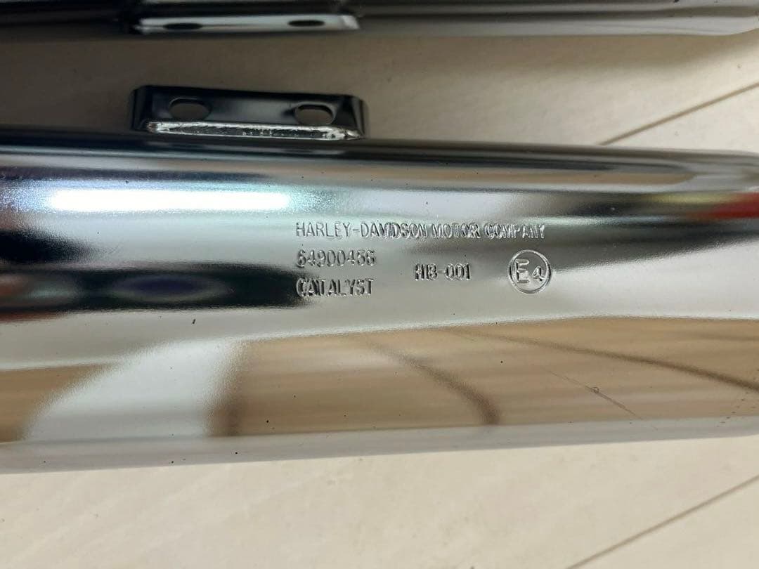 美品　ハーレーダビッドソン　FLDE FLHC ソフテイルマフラー　送料込