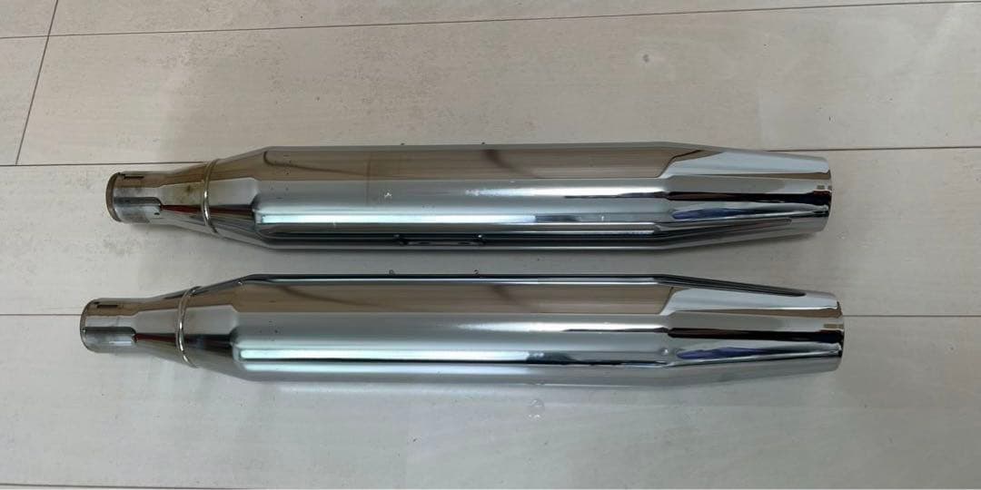 美品　ハーレーダビッドソン　FLDE FLHC ソフテイルマフラー　送料込