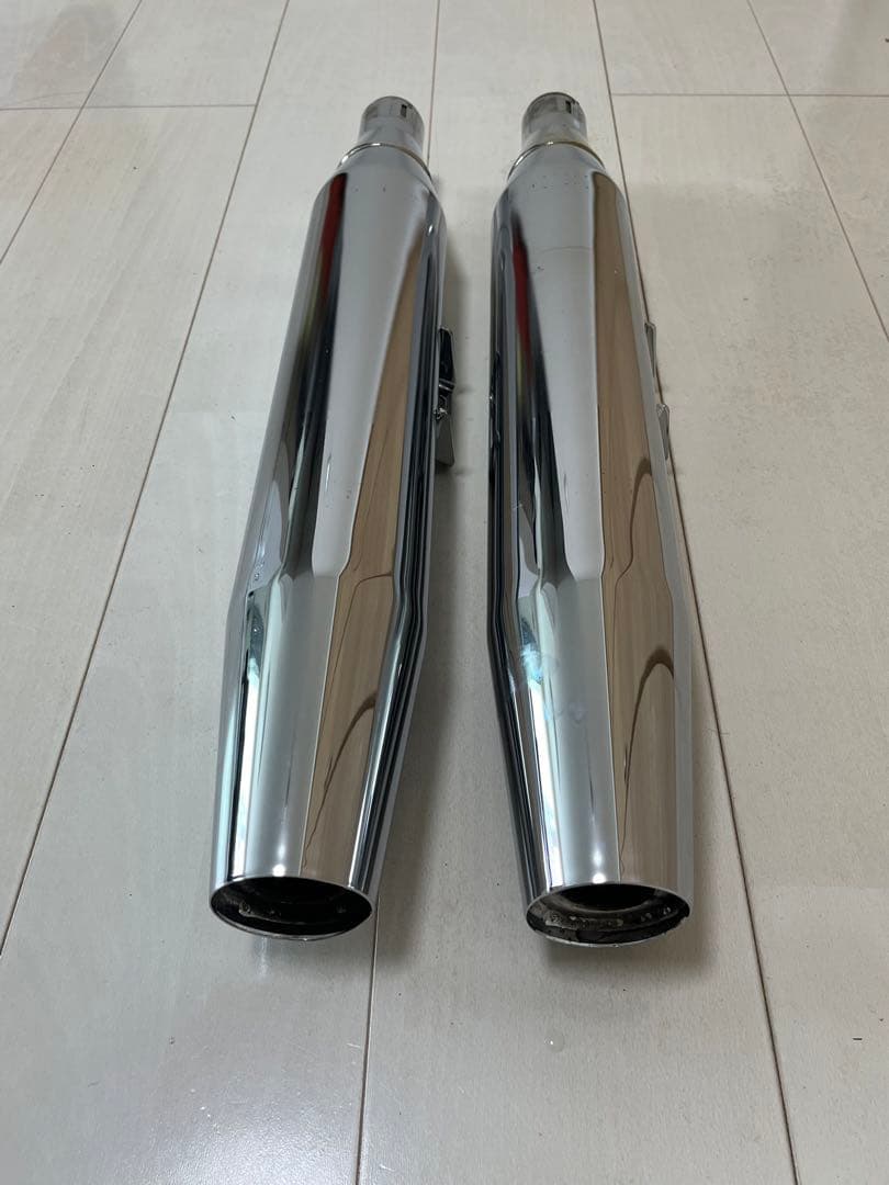 美品　ハーレーダビッドソン　FLDE FLHC ソフテイルマフラー　送料込
