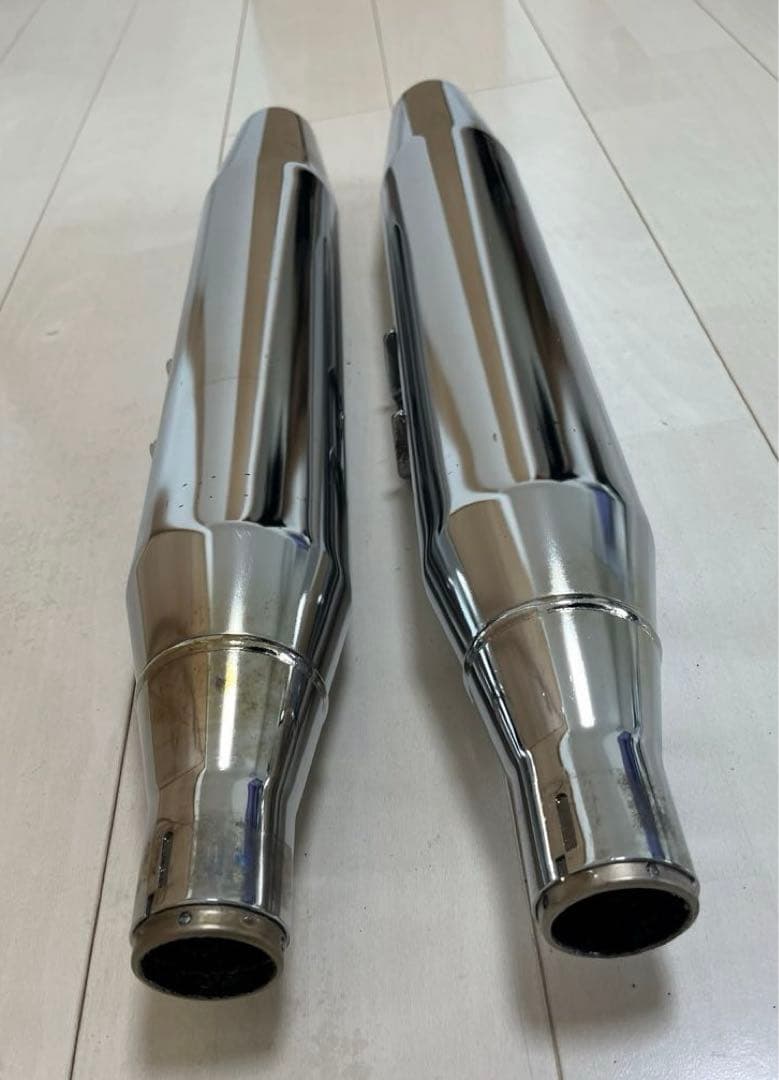 美品　ハーレーダビッドソン　FLDE FLHC ソフテイルマフラー　送料込