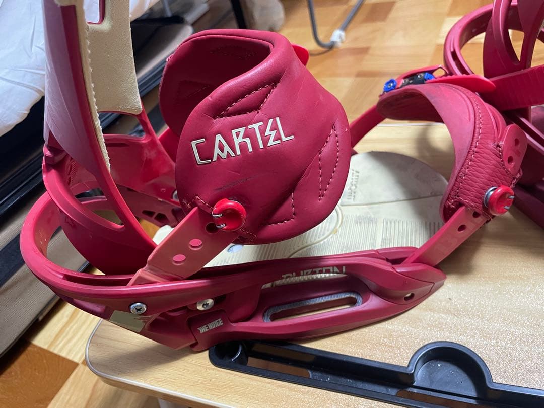 Burton CARTEL est レッド スノーボードビンディング