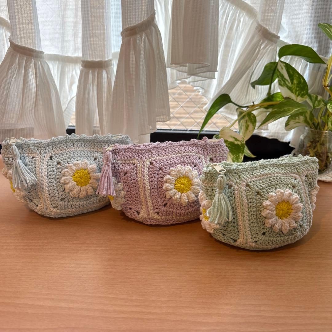 ハンドメイド　かぎ編みファスナーポーチ　ポケットティッシュケース　モチーフ編み