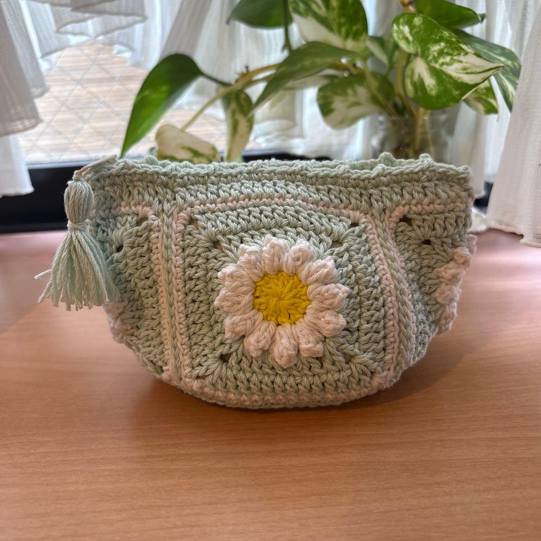 ハンドメイド　かぎ編みファスナーポーチ　ポケットティッシュケース　モチーフ編み