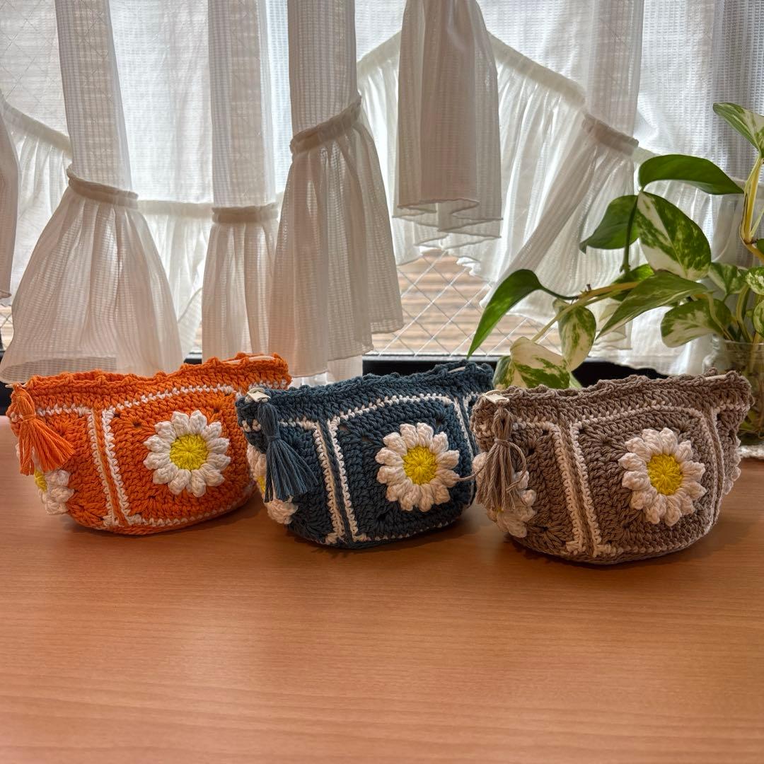 ハンドメイド　かぎ編みファスナーポーチ　ポケットティッシュケース　モチーフ編み