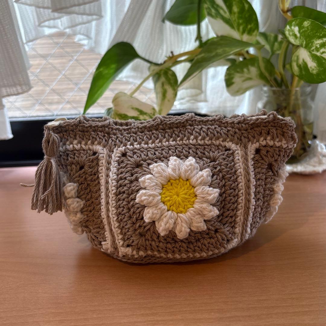 ハンドメイド　かぎ編みファスナーポーチ　ポケットティッシュケース　モチーフ編み
