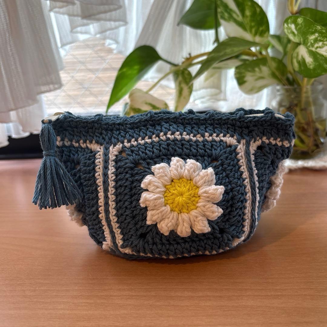 ハンドメイド　かぎ編みファスナーポーチ　ポケットティッシュケース　モチーフ編み