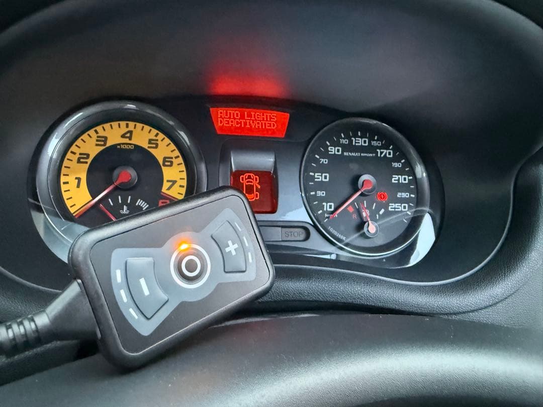 ルーテシア3 スロットルコントローラー