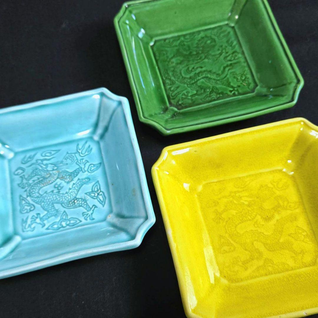 M-1256 珉平焼角切り皿色違い3客 江戸後期