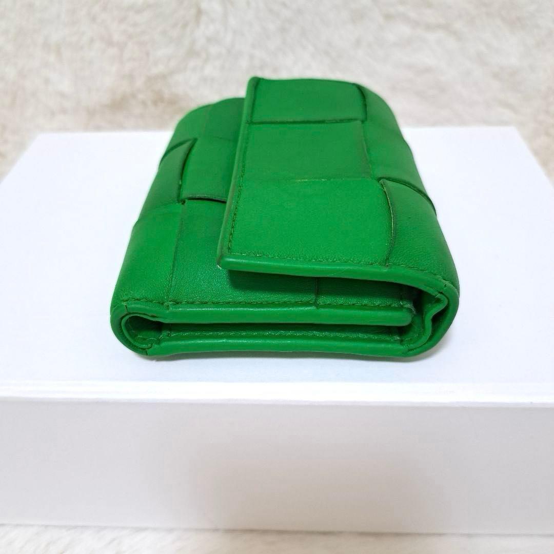 ✨人気色　RFID搭載✨　ボッテガ　三つ折り　カセット　レザー　パラキート