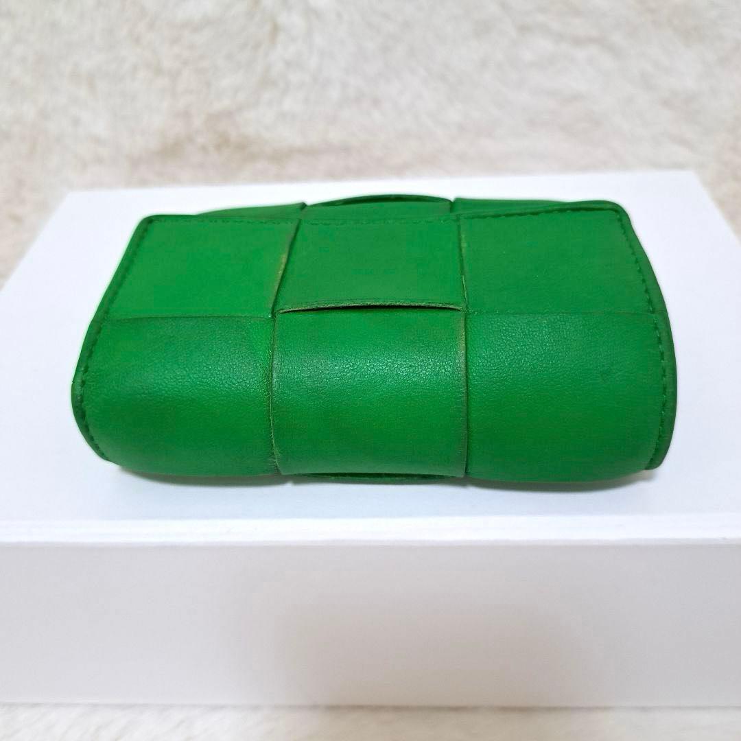 ✨人気色　RFID搭載✨　ボッテガ　三つ折り　カセット　レザー　パラキート