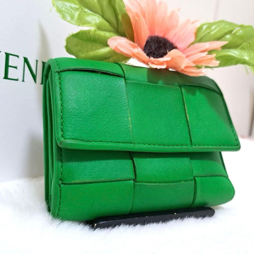 ✨人気色　RFID搭載✨　ボッテガ　三つ折り　カセット　レザー　パラキート