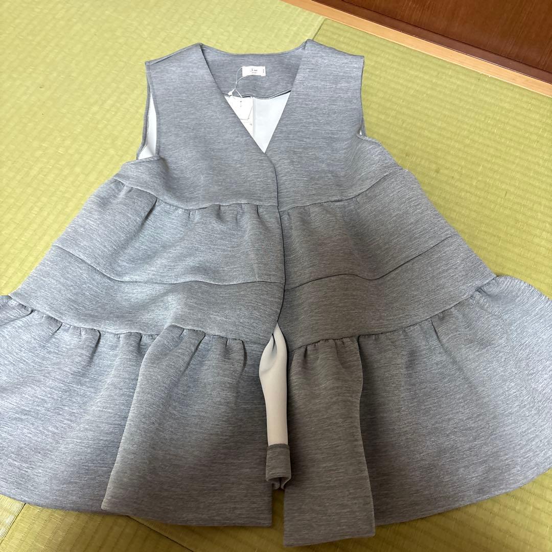 sono グレー フレアデザイン ジレ