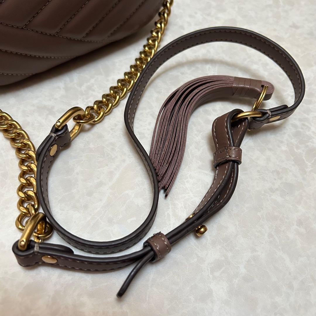 新品同様 トリーバーチ キラ シェブロン チェーンショルダーバッグ ブラウン