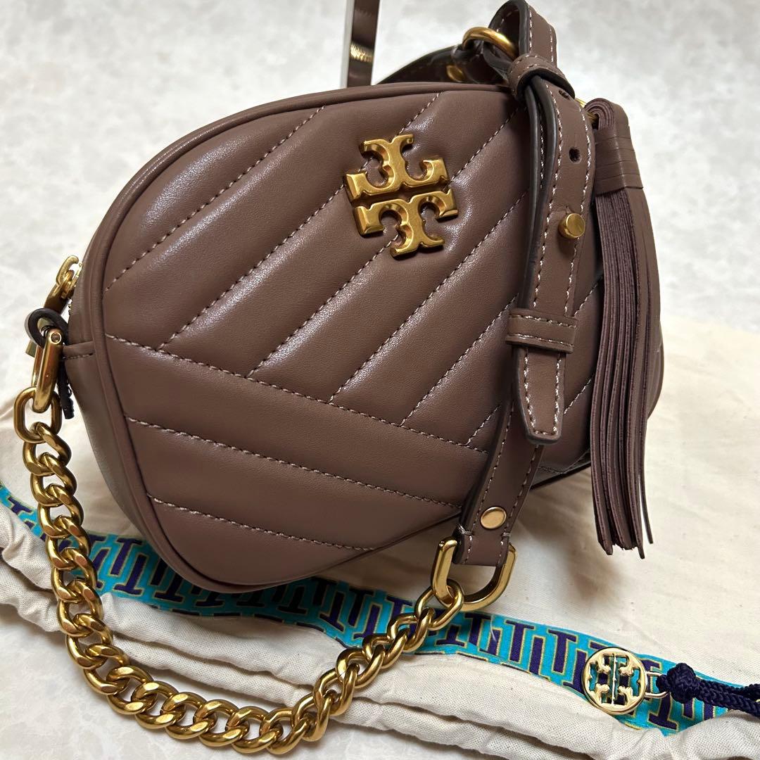 新品同様 トリーバーチ キラ シェブロン チェーンショルダーバッグ ブラウン
