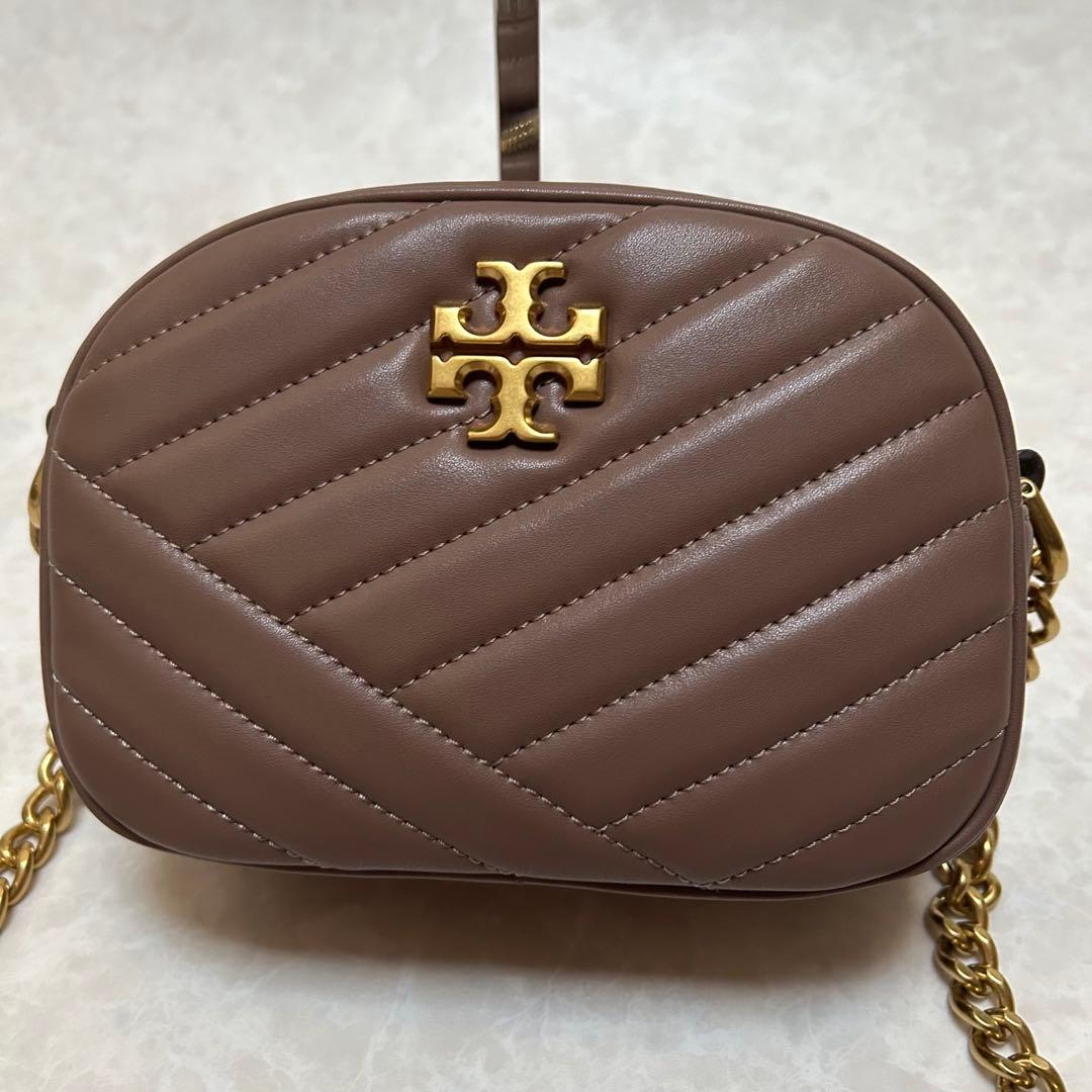 新品同様 トリーバーチ キラ シェブロン チェーンショルダーバッグ ブラウン