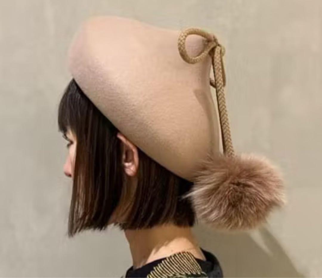 ポンポン付きとんがりベレー　CA4LA Atelier Mad PON PON