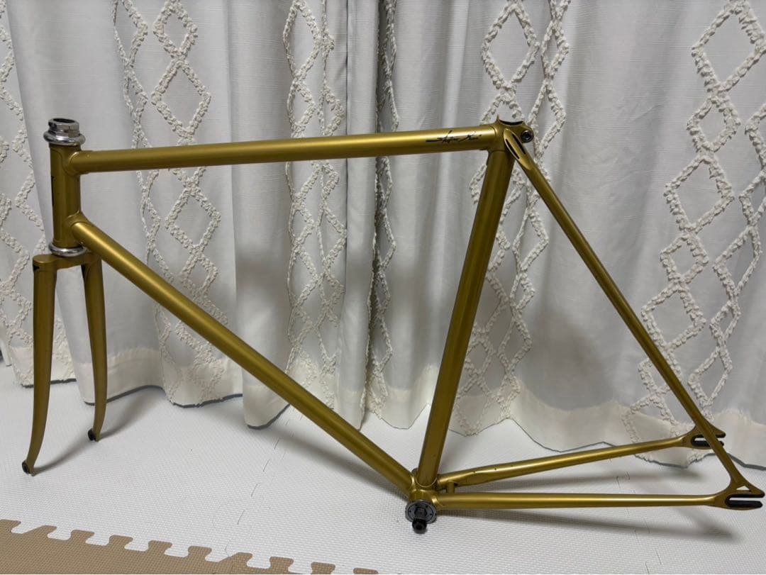 ゴールド ピストフレーム