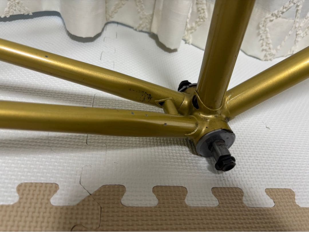 ゴールド ピストフレーム