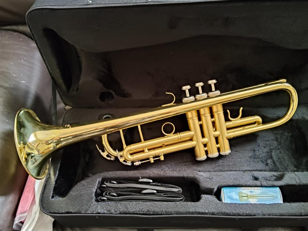 トランペット　金　Astonvilla　未使用品